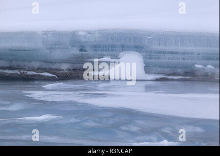 Bow River in der Nähe von Überraschung Ecke, Stadtrand, kanadische Rockies Banff, Alberta, Kanada Stockfoto
