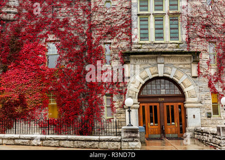 Red ivy Cover historische Gerichtsgebäude in Nelson, British Columbia, Kanada Stockfoto