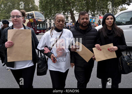 20. Jahrestag der jährlichen Prozession der "Vereinigten Familien und Freunde Kampagne''. Der UFFC ist eine Koalition von Menschen von der Polizei getötet, in Gefängnissen, in der Einwanderungspolitik in der Festnahme und Inhaftierung und in sicheren psychiatrischen Krankenhäusern. Stockfoto