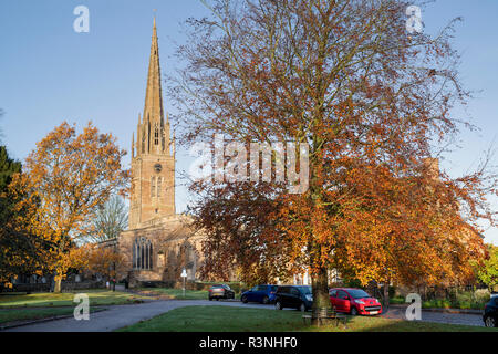 Könige Sutton Kirche im Herbst. Könige Sutton, Northamptonshire, England Stockfoto