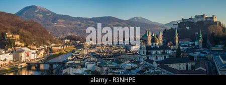 Österreich, Salzburg, erhöhten Blick auf die Stadt Stockfoto