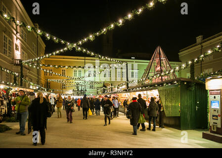 Österreich, Salzburg, Weihnachtsmarkt, Domplatz Stockfoto