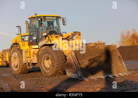 Eine Raupe mit Rädern laden Schaufel auf der Recycoal, Kohle Recycling Website in Rossington, Doncaster, die für das Beladen von Lastwagen- und Güterzüge eingesetzt werden. Stockfoto