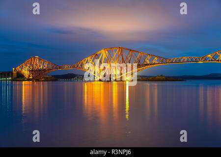 Die Brücke über den Firth von weiter in der Nähe von Queensferry in Schottland Stockfoto