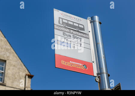 Informationen Panel an der Haltestelle von Edinburgh Stadtrundfahrten Stockfoto