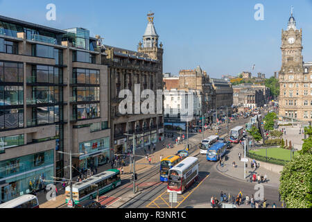 Stadtbild Edinburgh Geschäfte der Princes Street, Luftaufnahme von Scott Monument Stockfoto