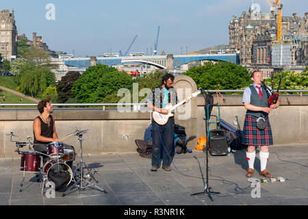 Performance der Band Spinning blowfish in Edinburgh. Stockfoto