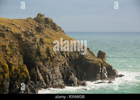 Die landspitze von Pen Olver, vor der Küste von Housel Bay auf die Eidechse, die Küste von Cornwall Stockfoto