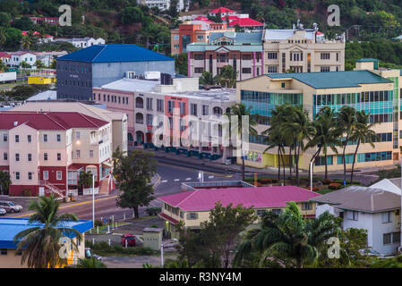 British Virgin Islands, Tortola. Road Town. Erhöhten Blick auf die Stadt aus Hamm, Dawn Stockfoto