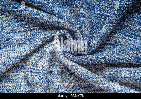 Blau Melange Garn Pullover Twisted Hintergrund. Im Zentrum Tuch swatch gestrickte Pullover verdreht Stockfoto