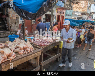 Iquitos, Peru - 16. Mai 2016: Verschiedene Arten von lokalen Fleisch auf dem Markt verkauft. Belen Markt. Belén Mercado. Stockfoto