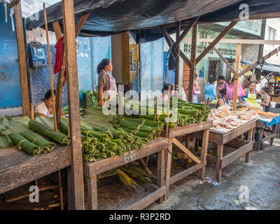 Iquitos, Peru - 16. Mai 2016: Verschiedene Arten von lokalen Fleisch auf dem Markt verkauft. Belen Markt. Belén Mercado. Stockfoto