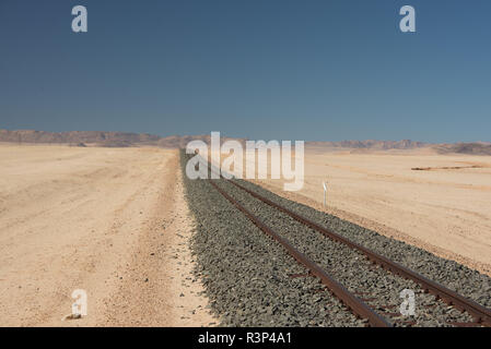 Bahnstrecke in der Wüste Stockfoto