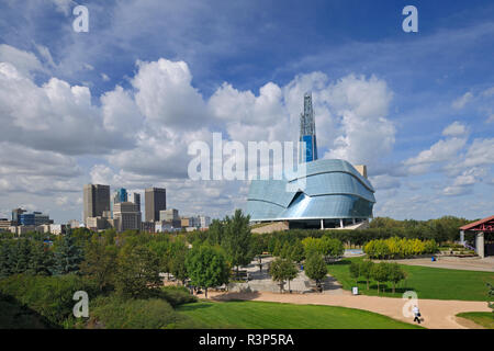 Kanada, Manitoba, Winnipeg. Downtown Skyline und Kanadischen Museum für Menschenrechte. Stockfoto