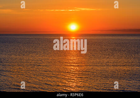 Kanada, New Brunswick, Cap Lumiere. Sonnenaufgang über der Northumberland Strait. Stockfoto