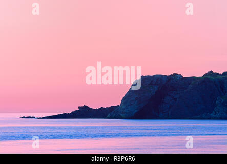 Kanada, Neufundland, Trout River. Golf von St. Lawrence in der Abenddämmerung. Stockfoto