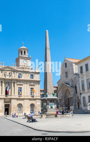 Brunnen in Platz der Republik, Arles, Provence, Frankreich Stockfoto