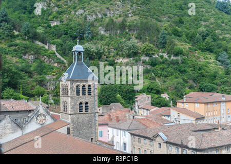 Dachterrasse mit Blick auf die St. Julien's Kirche, Tournon-sur-Rhône, Frankreich, Europa Stockfoto