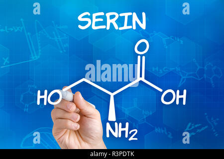 Hand mit Stift zeichnet chemische Strukturformel des Serin Stockfoto