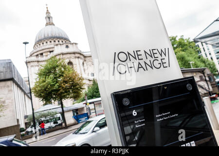 City of London England, UK One New Change Mall, Einkaufszentrum, Blick auf die St. Saint Paul's Cathedral Dome, UK GB English Europe, UK180827079 Stockfoto