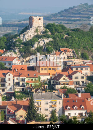 Tschechische Republik, Südmähren, Mikulov. Burgruine in Mikulov, Südmähren, Tschechische Republik. Stockfoto