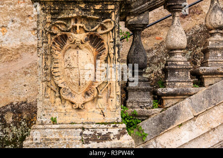 Italien, Latium, Tivoli. Villa d'Este, UNESCO-Weltkulturerbe. Emblem auf außentreppe der Villa. Stockfoto