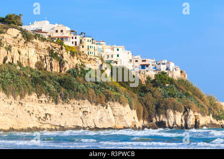 Italien, Foggia, Apulien, Nationalpark Gargano, Vieste. Altstadt von Vieste Stadtbild. Stockfoto