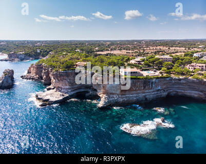 Spanien, Balearen, Mallorca, Luftbild der Bucht Cala Santanyi, Roca Fesa Stockfoto