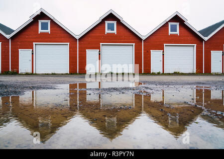 Norwegen, Reihe ähnlicher Hütten Stockfoto