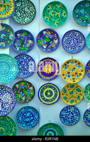 RAJASTHAN JAIPUR INDIEN JAIPUR BLUE keramik geschirr AN DER WAND AUFHÄNGEN Stockfoto