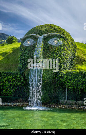 Swarovski Kristallwelten, Eintrag unter dem Wasserfall des Kopfes der Riese, Wattens, Tirol, Österreich, Europa Stockfoto