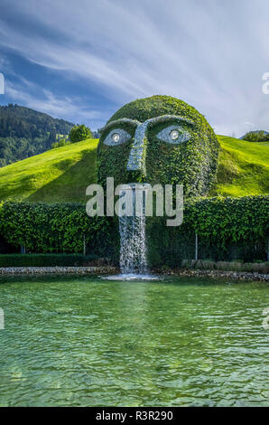 Swarovski Kristallwelten, Eintrag unter dem Wasserfall des Kopfes der Riese, Wattens, Tirol, Österreich, Europa Stockfoto