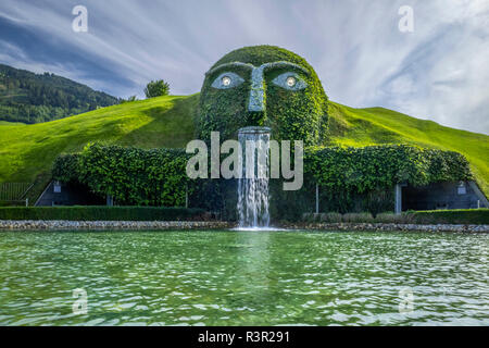 Swarovski Kristallwelten, Eintrag unter dem Wasserfall des Kopfes der Riese, Wattens, Tirol, Österreich, Europa Stockfoto