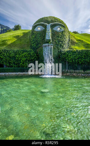 Swarovski Kristallwelten, Eintrag unter dem Wasserfall des Kopfes der Riese, Wattens, Tirol, Österreich, Europa Stockfoto