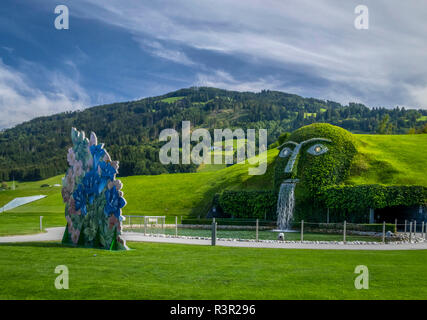 Swarovski Kristallwelten, Eintrag unter dem Wasserfall des Kopfes der Riese, Wattens, Tirol, Österreich, Europa Stockfoto