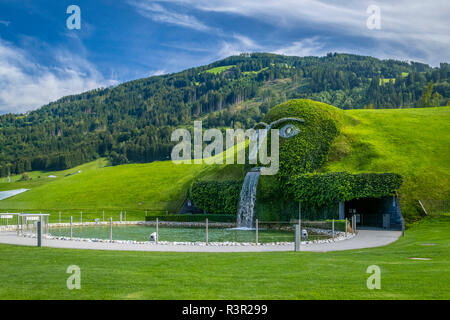 Swarovski Kristallwelten, Eintrag unter dem Wasserfall des Kopfes der Riese, Wattens, Tirol, Österreich, Europa Stockfoto