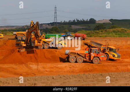 Maschinen bei der Arbeit auf dem Bau von Iport in Doncaster, South Yorkshire Stockfoto