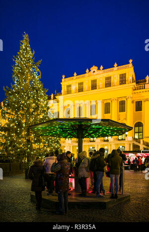 Österreich, Wien, Schönbrunn, Weihnachtsmarkt Stockfoto