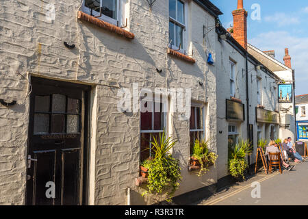 Die London Inn ist ein traditionelles englisches Pub auf Lanadwell Straße in Padstow, Cornwall, England Stockfoto