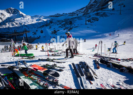 Österreich, Tirol, Zillertal, Hintertuxer Gletscher, Tuxer Fernerhaus station Stockfoto