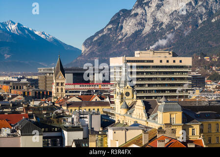 Österreich, Tirol, Innsbruck, erhöhten Blick auf die Stadt vom Süden Stockfoto