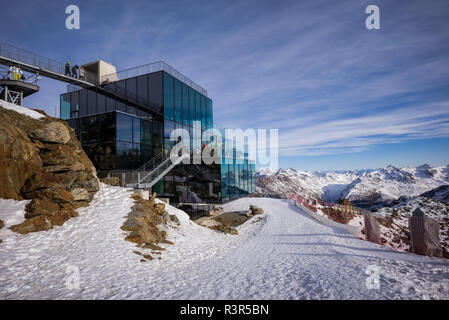 Österreich, Tirol, Sölden, Gaislachkogl Otztal Ski Mountain, Eis Q gourmet restaurant Stockfoto