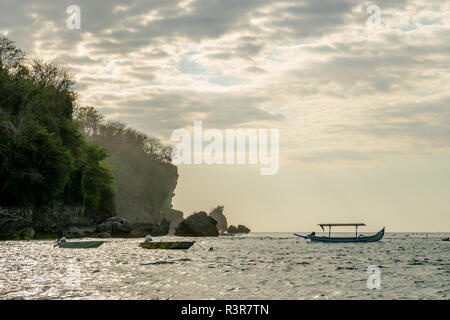 Sonnenuntergang in Padang Padang, die Eat-Pray - Liebe Strand, Sonnenuntergang Himmel, nach dem Sonnenuntergang Stockfoto