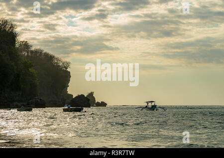 Sonnenuntergang in Padang Padang, die Eat-Pray - Liebe Strand, Sonnenuntergang Himmel, nach dem Sonnenuntergang Stockfoto