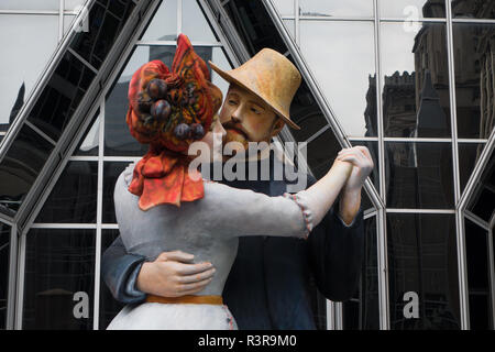 Seward Johnson's Skulptur, "eine Wende des Jahrhunderts", auf der PPG. Die Statue, die in anderen Städten angezeigt wurde, ist auf einem 18 basieren Stockfoto