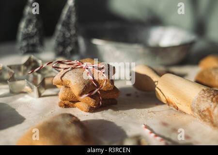 Stapel von sternförmigen Weihnachtsplätzchen Stockfoto