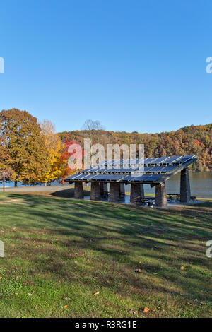 Solaranlage erleichtern Melton Hill Dam Recreation Area Campground, Melton Hill Behälter. Stockfoto