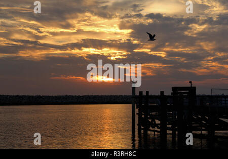 Sonnenuntergang über King Harbor in Redondo Beach, Los Angeles County, Kalifornien Stockfoto