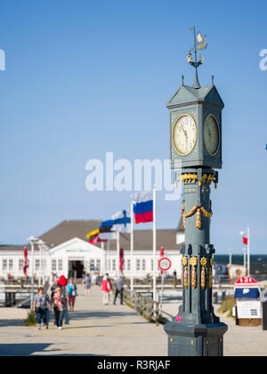 Jugendstil in der berühmten Seebrücke in Ahlbeck auf der Insel Usedom. Deutschland, Mecklenburg-Vorpommern Stockfoto