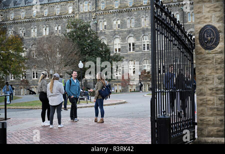 Studenten auf dem Campus der Universität Georgetown Stockfoto